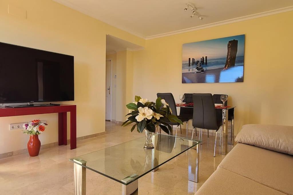 Modern In Elviria, Golf, Fun & Appartement
