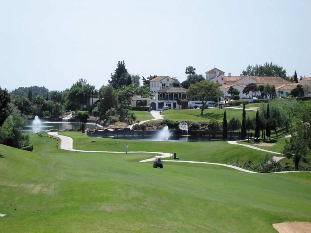Modern In Elviria, Golf, Fun & Appartement *